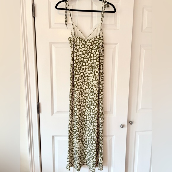 💚PETAL & PUP Blaire Dress - Olive Green Floral - Picture 11 of 16